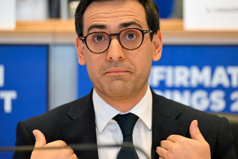 Stéphane Séjourne, à Bruxelles, le 12 novembre 2024 ( AFP / NICOLAS TUCAT )