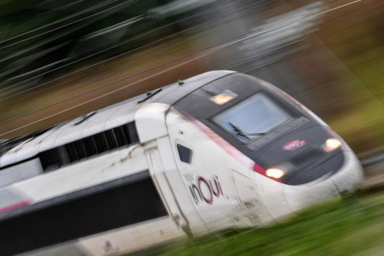 Un TGV, entre Rennes et Paris (illustration) ( AFP / JEAN-FRANCOIS MONIER )