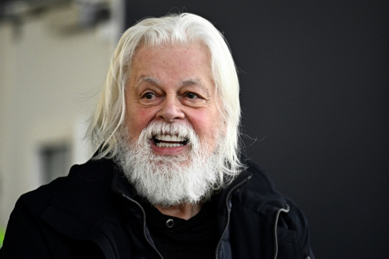 Paul Watson à son arrivée en France à l'aéroport Roissy-Charles de Gaulle, près de Paris, le 20 décembre 2024 ( AFP / JULIEN DE ROSA )