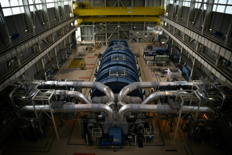 Le turbo-alternateur de la centrale nucléaire de Flamanville, le 25 avril 2024 dans La Manche ( AFP / Lou BENOIST )