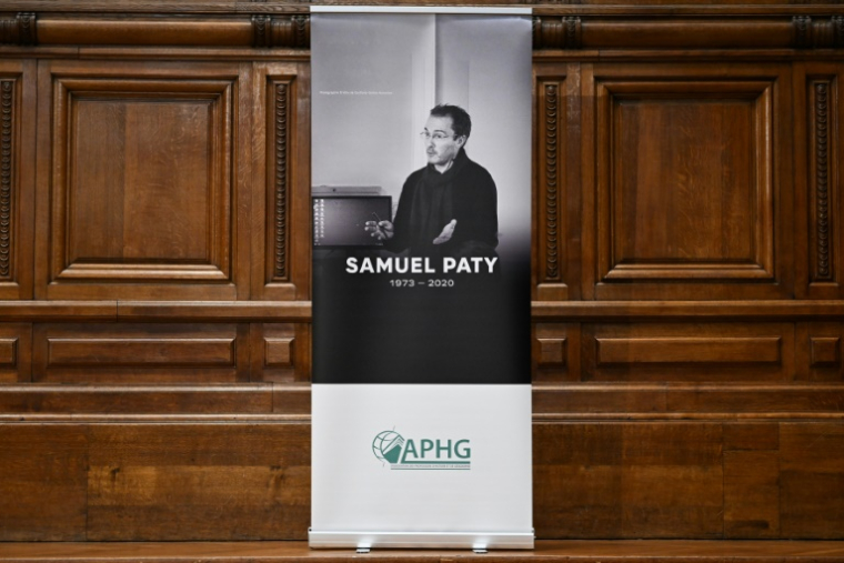 Plus de quatre ans après la mort de Samuel Paty, tué par un islamiste radical, le procès de huit personnes impliquées à des degrés divers dans son assassinat s'est achevé le 12 décembre 2024 ( AFP / Bertrand GUAY )