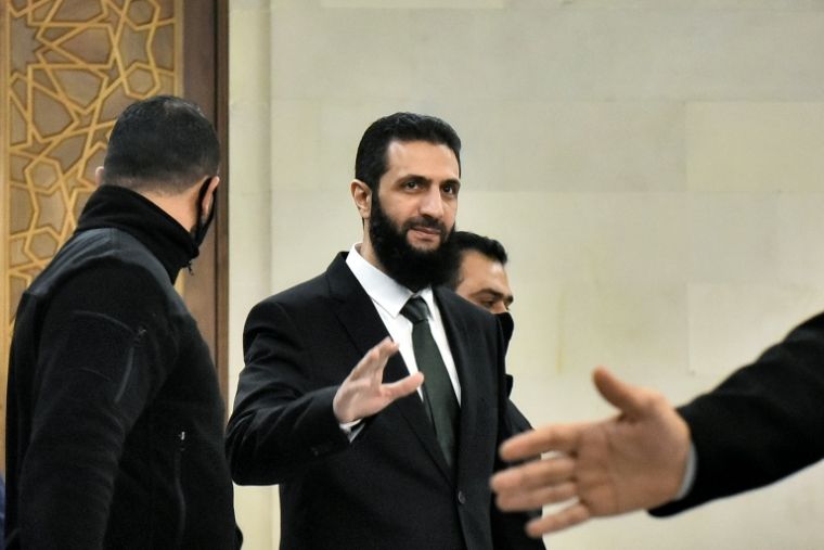 Le nouveau dirigeant syrien Ahmad al-Chareh arrive à Damas le 22 décembre 2024 pour une réunion avec des représentants druzes du Liban ( AFP / - )