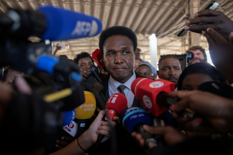 Le candidat à l'élection présidentielle au Mozambique Venancio Mondlane lors d'un point presse après avoir voté à Maputo, le 9 octobre 2024  ( AFP / ALFREDO ZUNIGA )