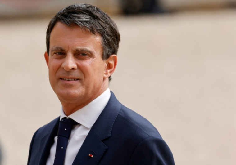 L'ancien Premier ministre Manuel Valls arrive à l'Elysée, le 7 mai 2022 à Paris ( AFP / Ludovic MARIN )