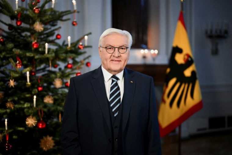 Le président allemand Frank-Walter Steinmeier pose à l'occasion de son allocution de Noël, le 23 décembre 2024 à Berlin ( POOL / Annegret Hilse )