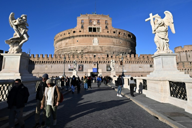 Le Château Saint-Ange, lors de l'inauguration de la restauration des statues du Pont Saint-Ange, quelques jours avant le début du Jubilé, à Rome, le 21 décembre 2024 ( AFP / Andreas SOLARO )