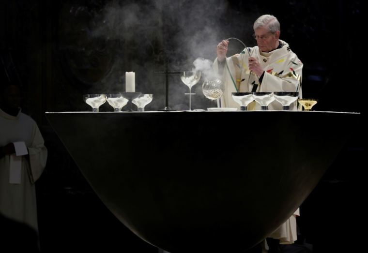 L'archevêque de Paris, Mgr Laurent Ulrich, célèbre la messe dans la cathédrale Notre-Dame de Paris, le 15 décembre 2024 ( AFP / STEPHANE DE SAKUTIN )