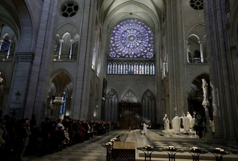 Vue de l'intérieur de la cathédrale Notre-Dame de Paris lors d'une messe, le 15 décembre 2024 ( AFP / STEPHANE DE SAKUTIN )