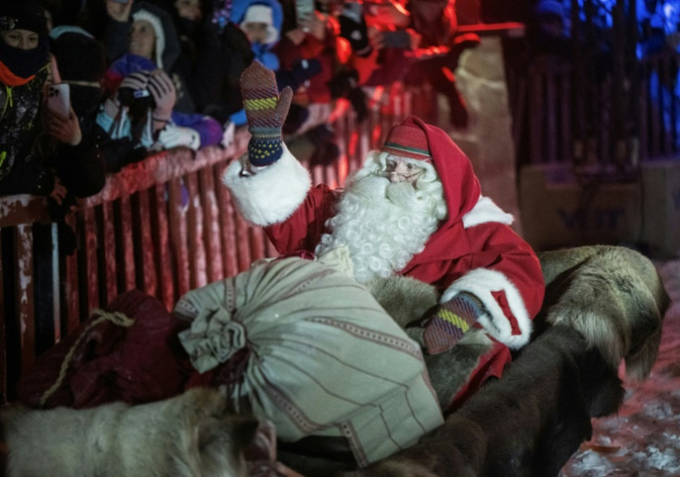 Le Père Noël part pour son long voyage de Noël depuis le village du Père Noël au cercle polaire arctique en Laponie finlandaise, le 24 décembre 2024 à Rovaniemi ( Lehtikuva / Jouni Porsanger )