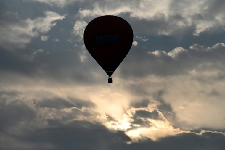 Une montgolfière lors du premier festival international de montgolfières du Népal à Pokhara, le 25 décembre 2024 ( AFP / PRAKASH MATHEMA )