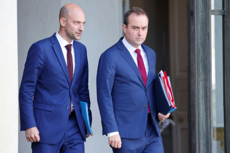 Les ministres français des Affaires étrangères, Jean-Noël Barrot, à gauche, et des Armées, Sébastien Lecornu, à l'Elysée,  Paris, le 1er octobre 2024 ( AFP / Ludovic MARIN )