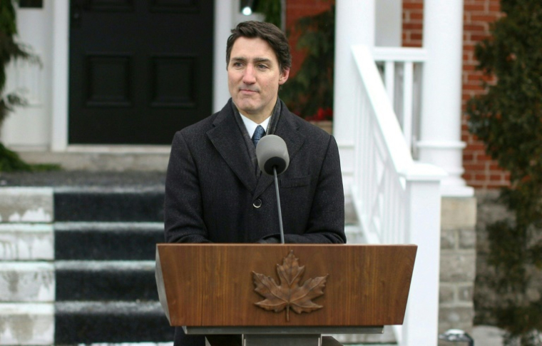 "Jamais, au grand jamais, le Canada ne fera partie des Etats-Unis" a lancé mardi le Premier ministre démissionnaire Justin Trudeau, qui réagissait pour la première fois aux attaques répétées de Donald Trump sur l'idée de faire du Canada le 51e Etat américain ( AFP / DAVE CHAN )