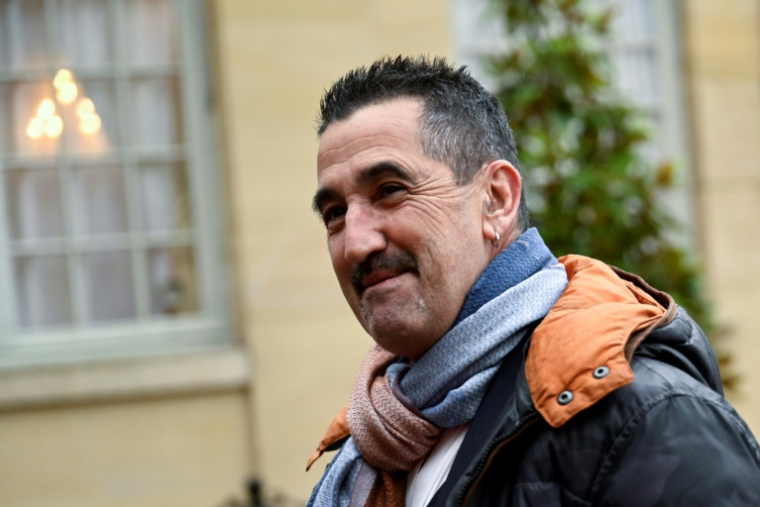 Le secrétaire général du syndicat Force Ouvrière (FO), Frédéric Souillot, arrive pour rencontrer le Premier ministre français à l'Hôtel de Matignon à Paris le 9 janvier 2025 ( AFP / Martin LELIEVRE )