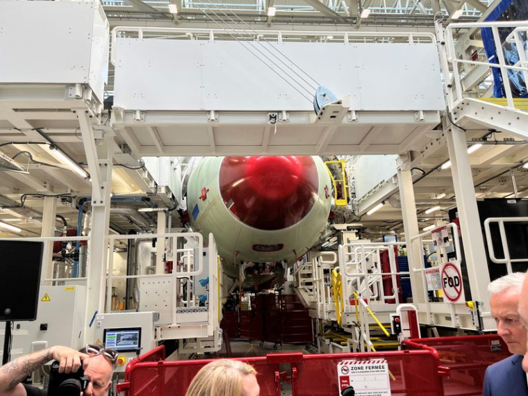 Inauguration d'une nouvelle ligne d'assemblage pour l'Airbus A321neo dans une usine à Toulouse