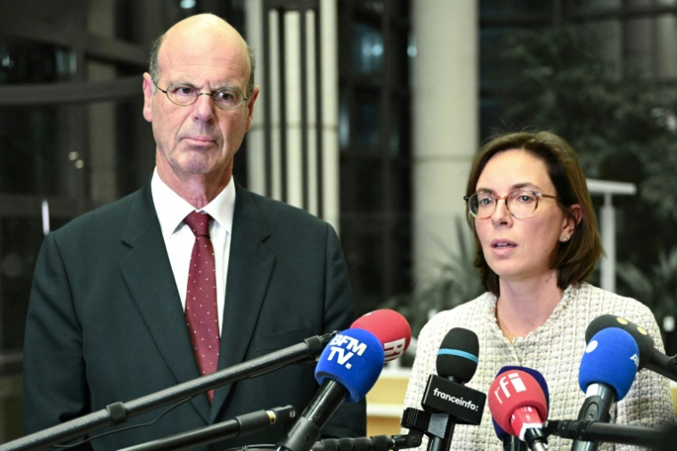 Pour le budget, c'est Eric Lombard et sa collègue du Budget Amélie de Montchalin, et non le Premier ministre, qui ont reçu tour à tour les groupes parlementaires, et à deux reprises les représentants socialistes ( AFP / BERTRAND GUAY )