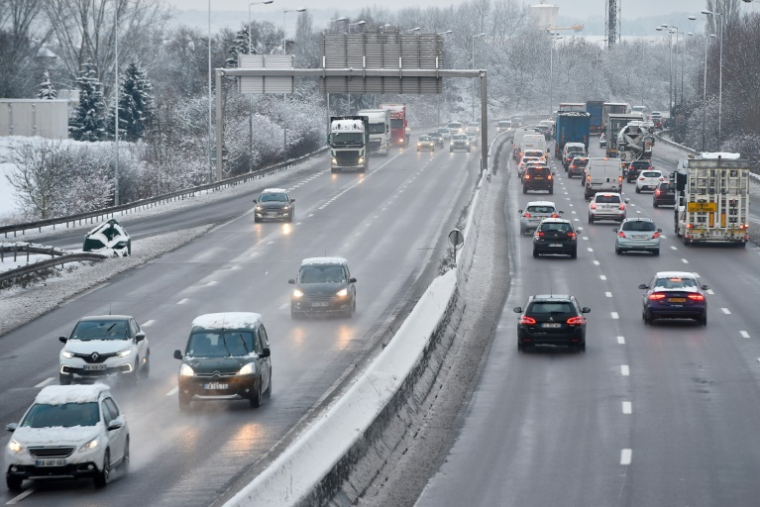 La Région Grand Est reprend en main le destin de 500 kilomètres de routes "stratégiques", une expérimentation pour cinq ans au cours de laquelle elle veut mettre en place une éco-redevance pour les poids lourds qui financera ses travaux d'entretien ( AFP / JEAN-CHRISTOPHE VERHAEGEN )