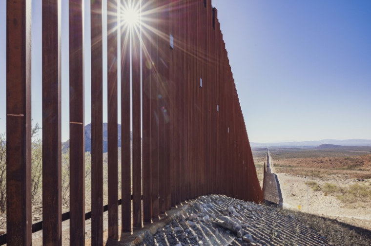 Le côté américain du mur frontalier entre les Etats-Unis et le Mexique, à Douglas, en Arizona, le 15 octobre 2024 ( AFP / Olivier Touron )